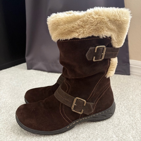 Women's Brown leather Boots with Faux Fur top. - Picture 4 of 7